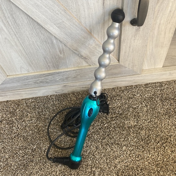 Bed Head BH320 Rock 'n' Roller Ceramic Styling Iron, Teal - Picture 3 of 7